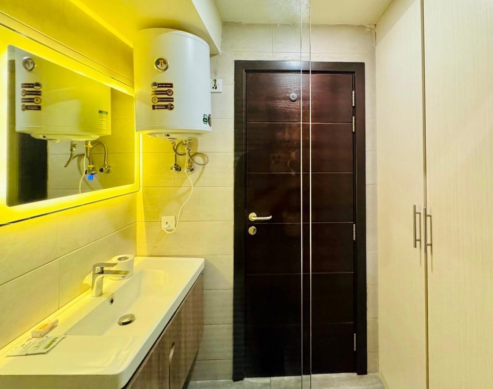 Shower, Bathroom, wardrobe