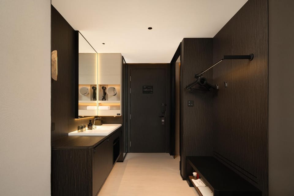 Atour Hotel Wuhan Jianghan Road IFC International Financial Center Hotel in Wuhan