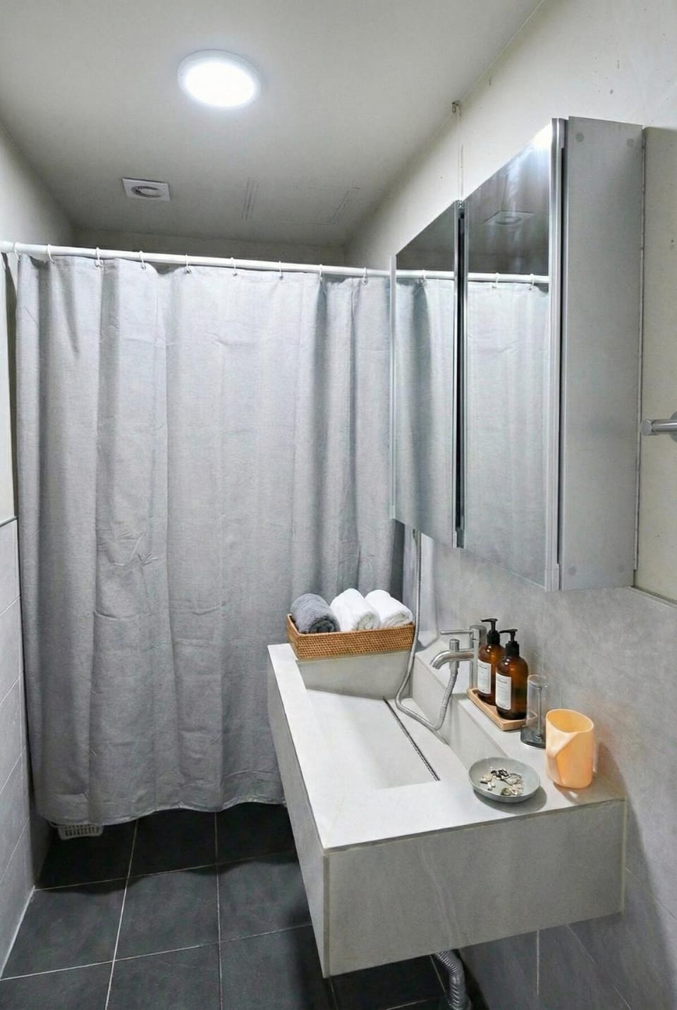 Bathroom, towels