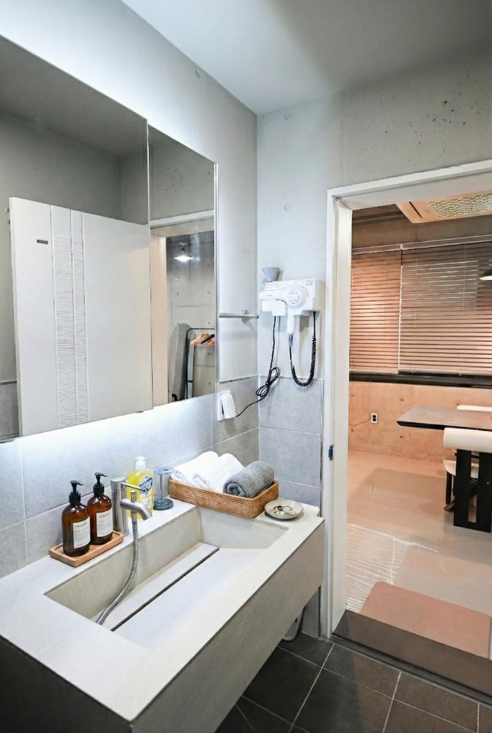 Bathroom, towels