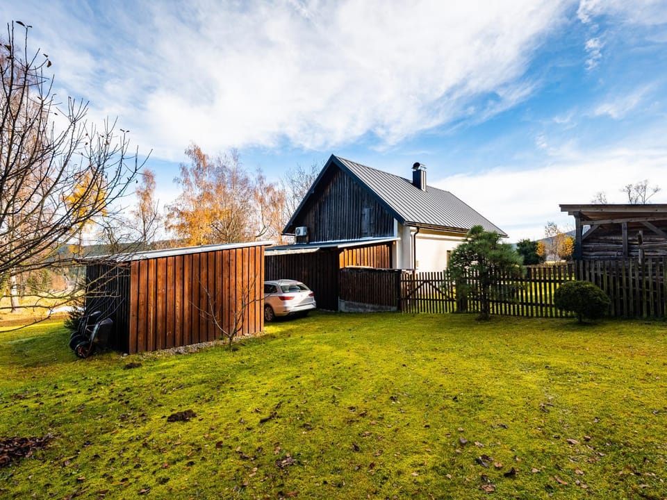 Property building, Natural landscape, Garden, Garden view, Parking