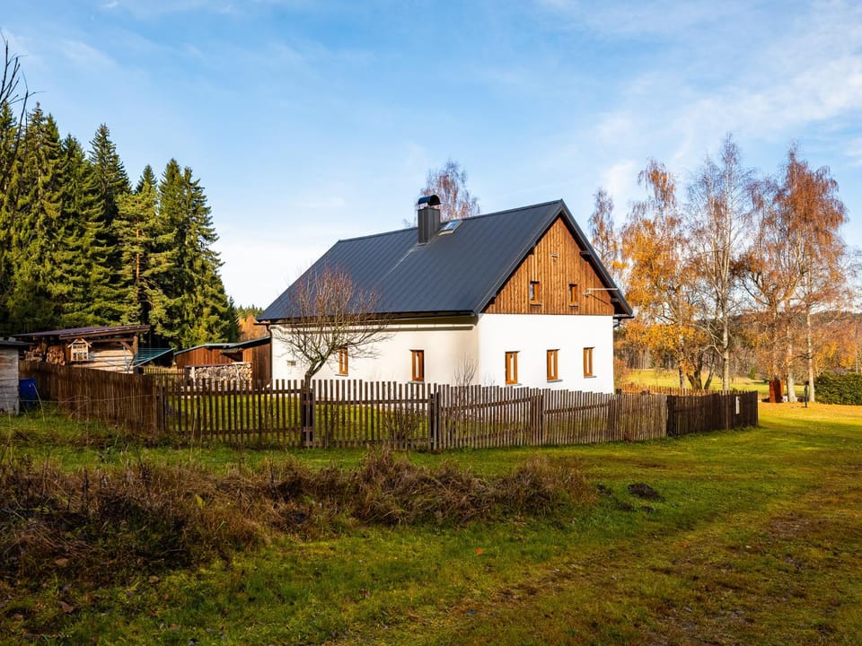 Property building, Natural landscape, Garden view