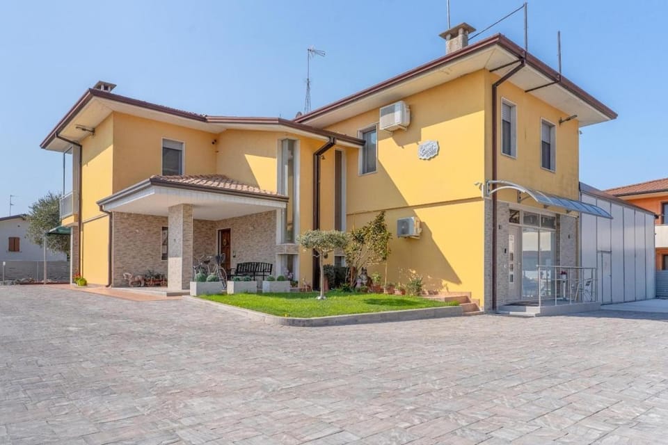 Property building, Hot Tub