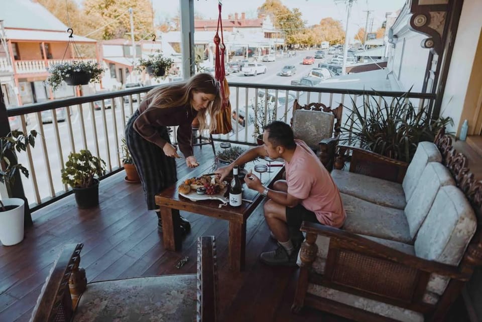 Historic Gammons Stunning Balcony Views Central Apartment in Beechworth