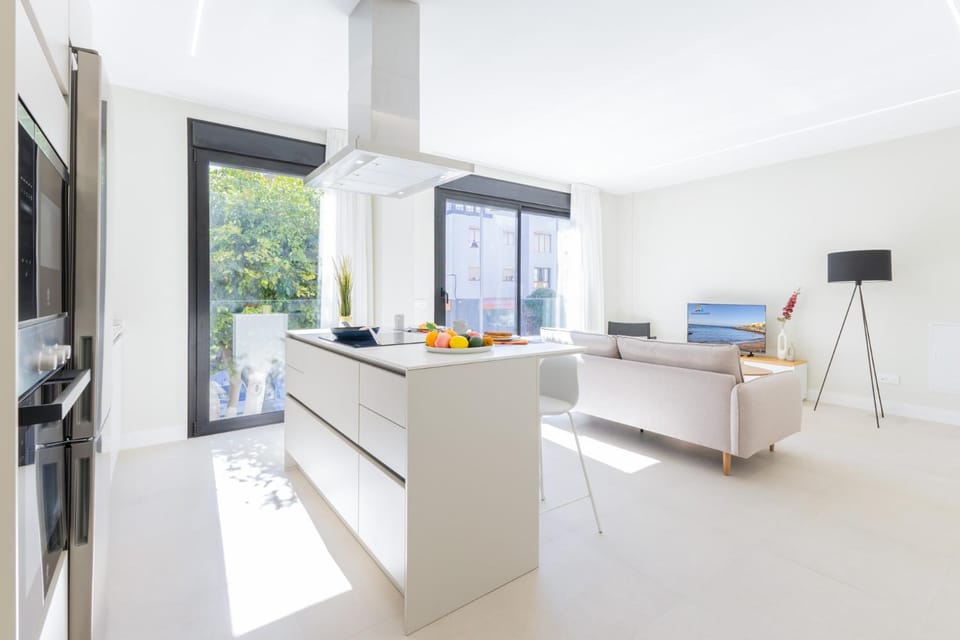 Kitchen or kitchenette, Seating area, Dining area