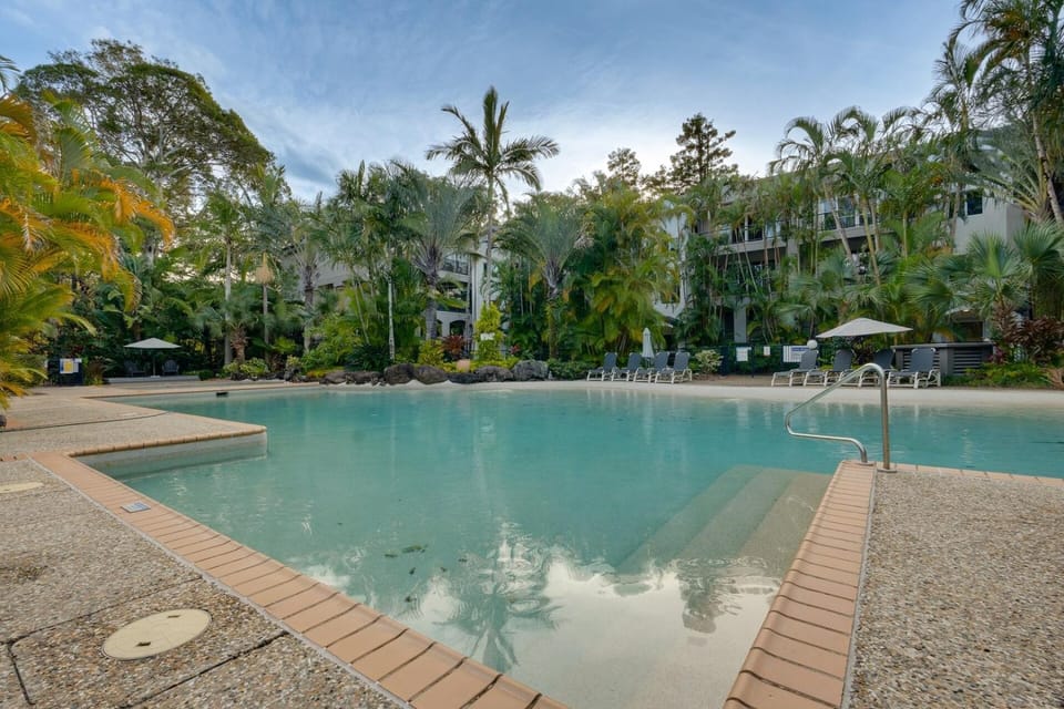 Currumbin 2BR Pool Days & Beach Walks Apartment in Gold Coast