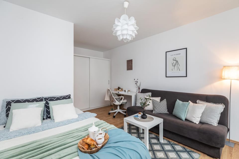 Bed, Seating area, Bedroom