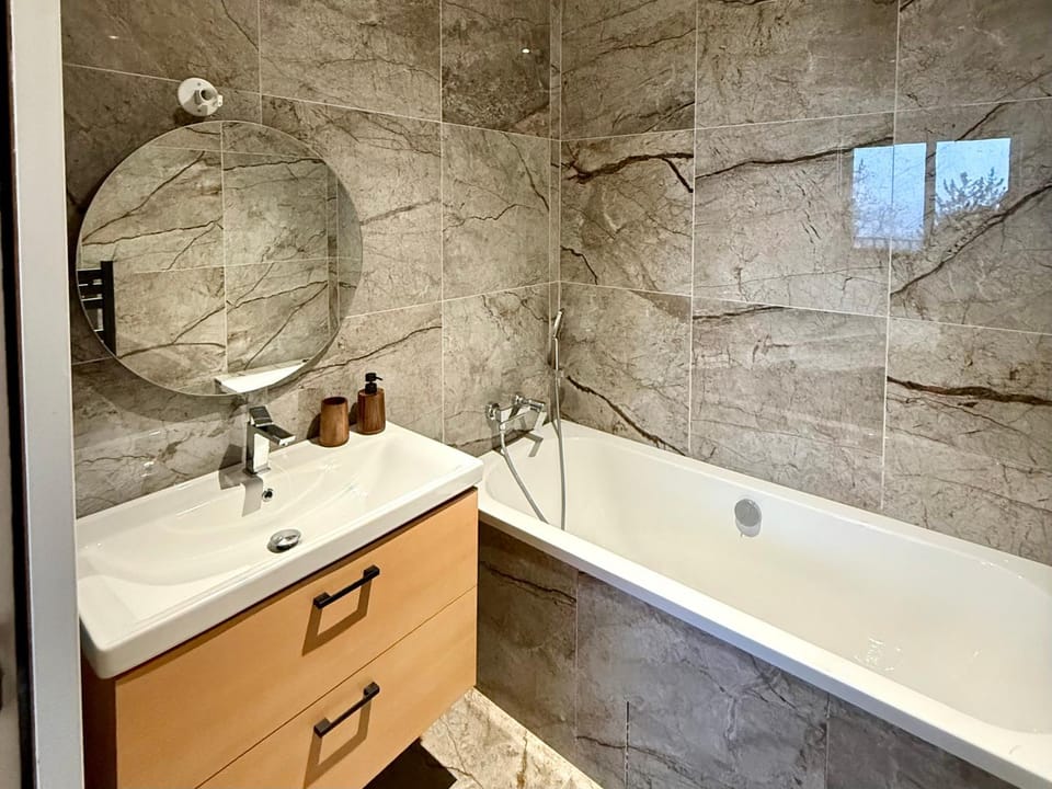 Bathroom, Bath