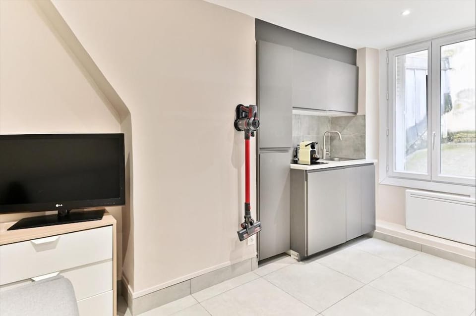 Compact Studio in Central Paris Practical & Convenient Apartment in Paris
