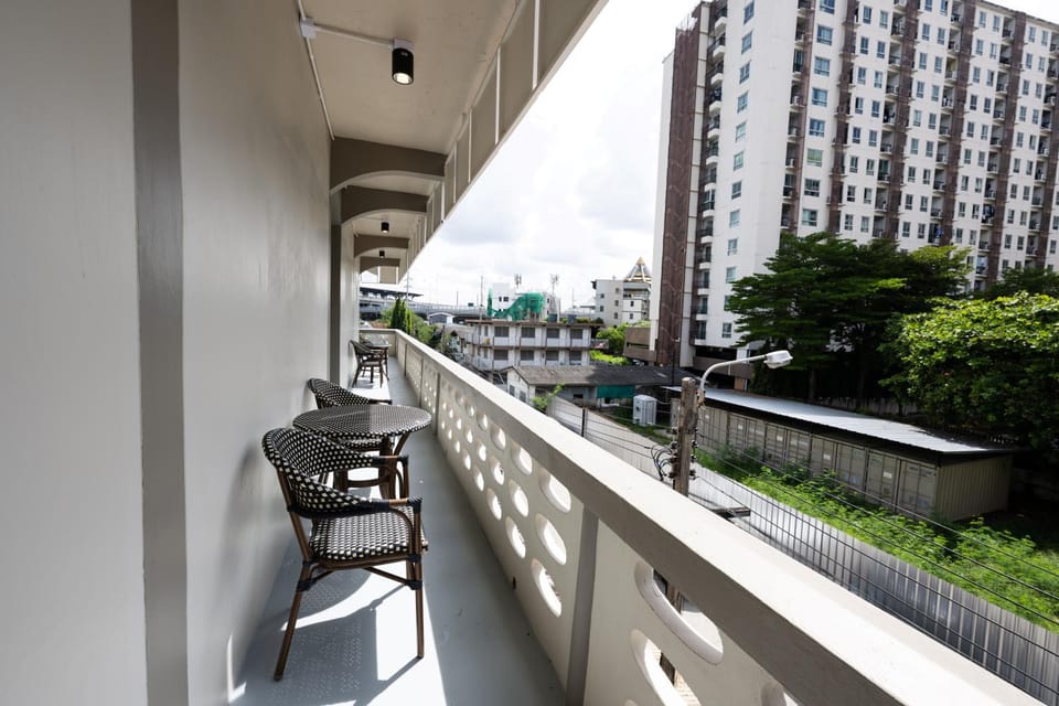 Communal lounge/ TV room, Balcony/Terrace