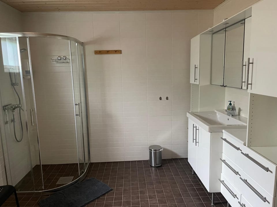 Shower, Bathroom, towels