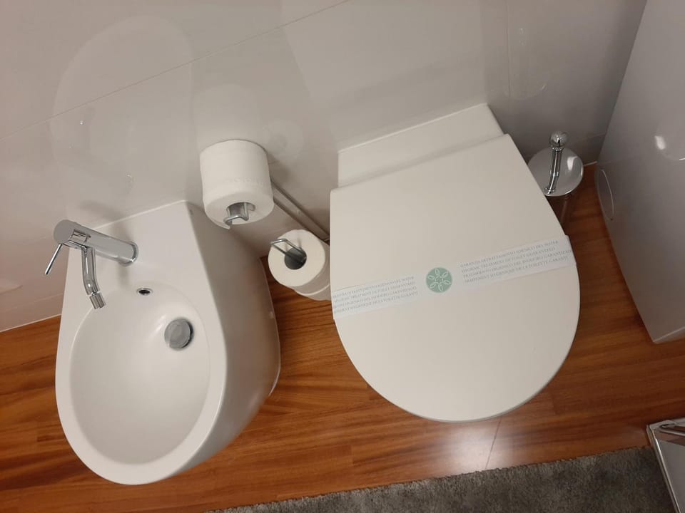 Toilet, Bathroom