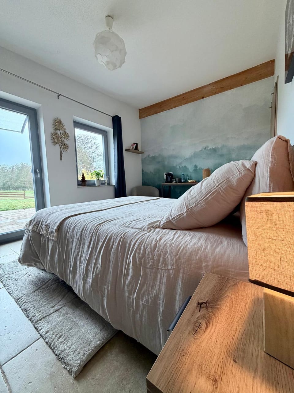 Photo of the whole room, Bedroom