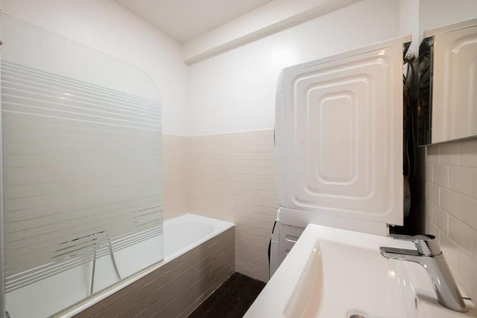 Spacieux 2P design, proche gare, tennis et plages Apartment in Menton