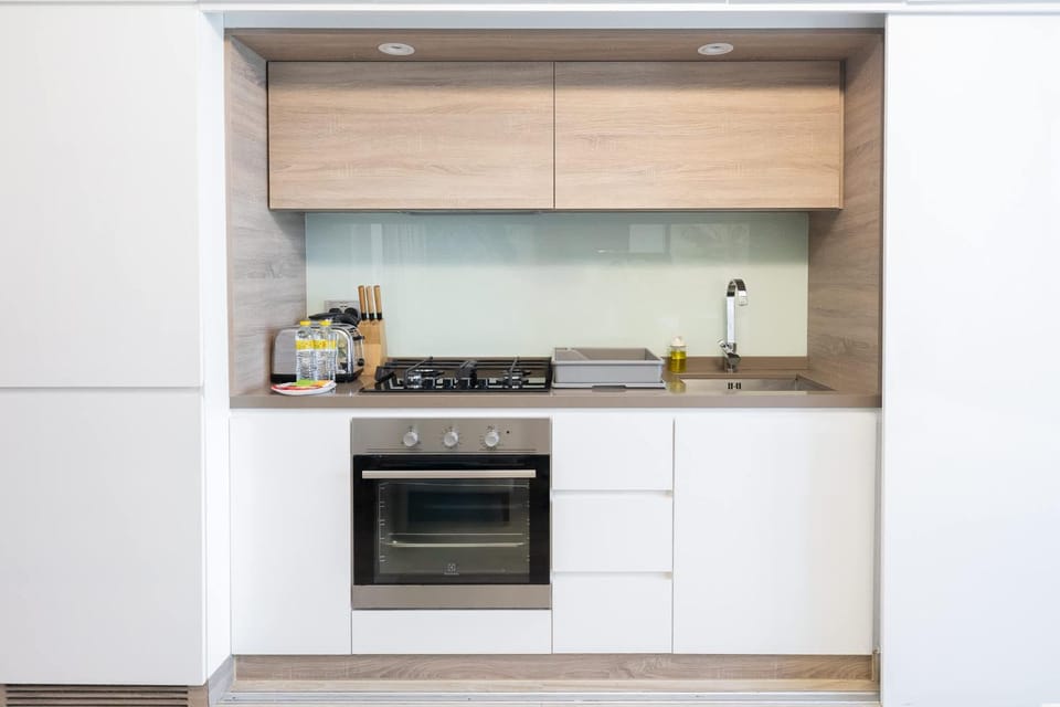 Free housekeeping visits during your stay - StayShort - Stylish Studio in Dubai Marina that Sleeps 2 Apartment in Dubai