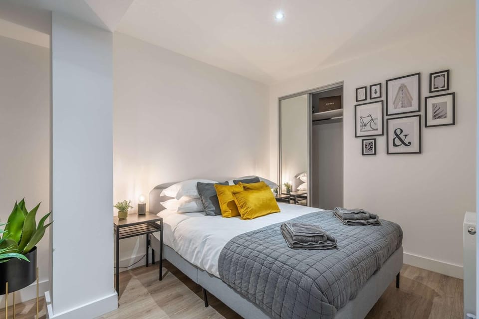 Bed, Bedroom