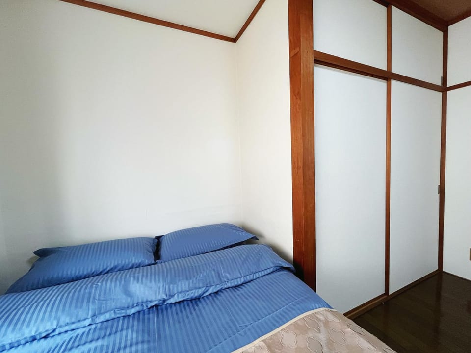 2号房 閑静な住宅街でご宿泊ください 天神博多巨蛋に直行するバスがあります Apartment in Fukuoka
