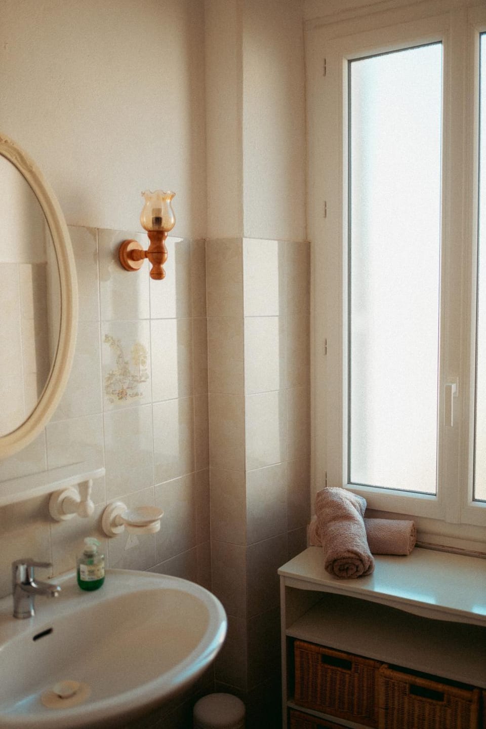 Bathroom, towels