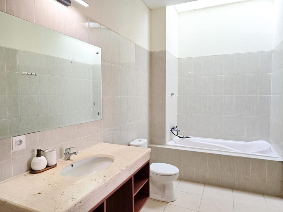 5beds, 10 ppl, 10mins to beach, Private Pool Villa in Denpasar