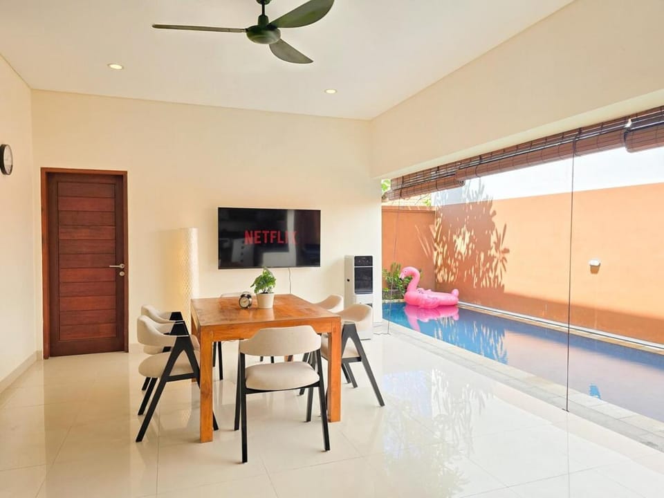 5beds, 10 ppl, 10mins to beach, Private Pool Villa in Denpasar