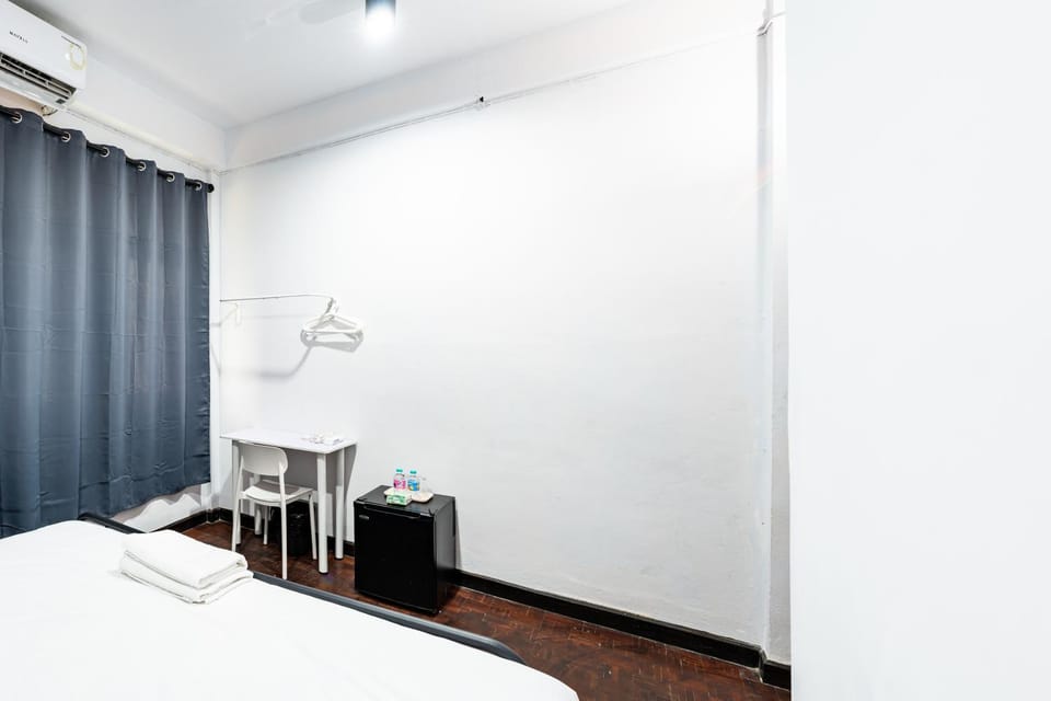 Bed, Photo of the whole room, Bedroom, air conditioner