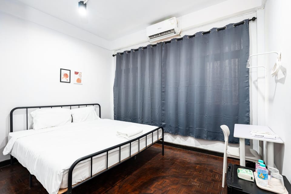 Bed, Photo of the whole room, Bedroom, air conditioner