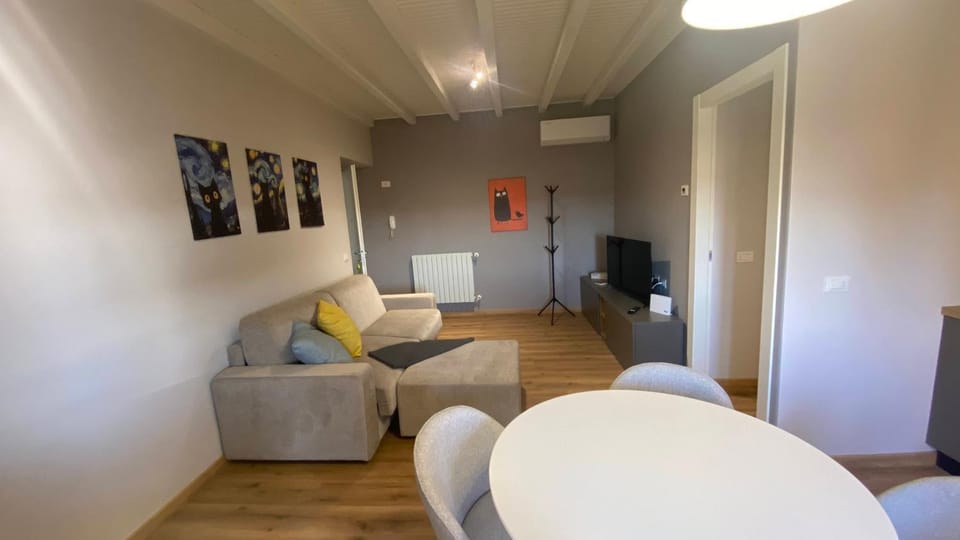 TV and multimedia, Seating area