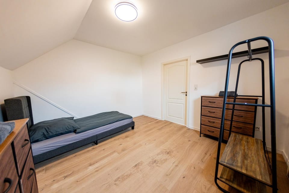Photo of the whole room, Bedroom