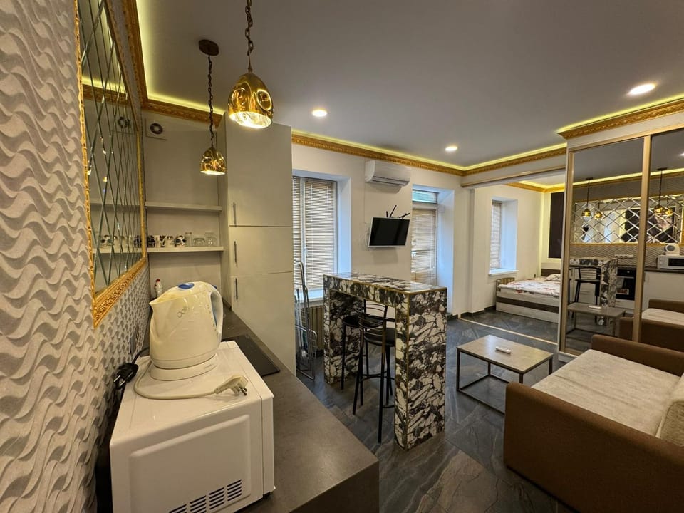 Property building, TV and multimedia, Living room, Photo of the whole room, Seating area