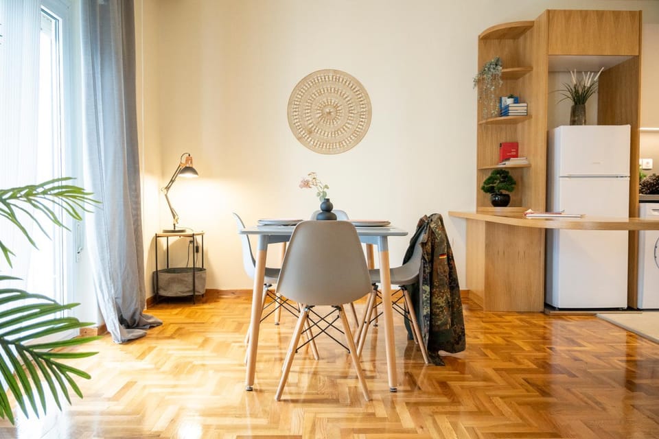 Kitchen or kitchenette, Seating area, Dining area