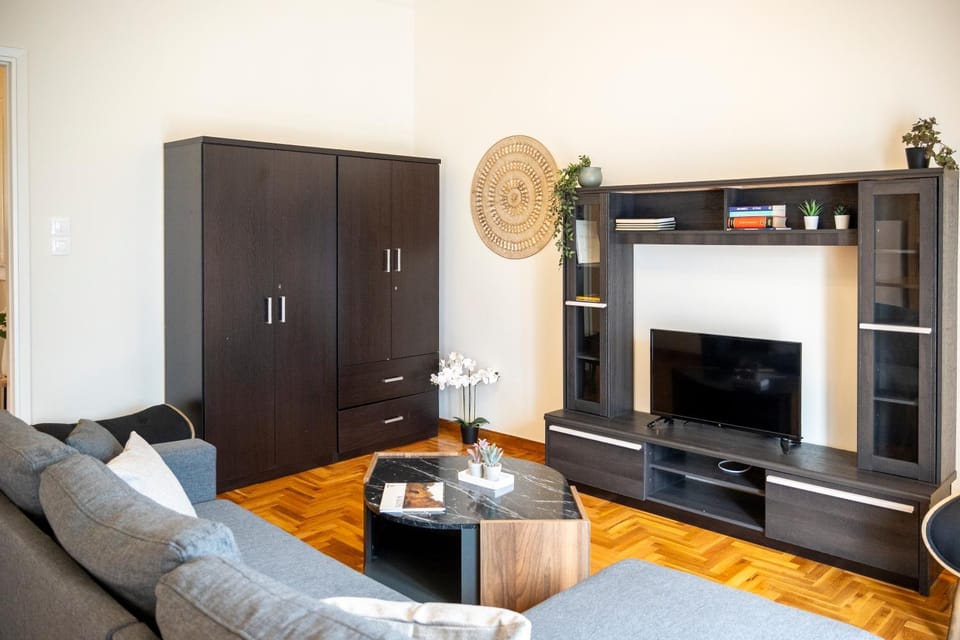 TV and multimedia, Living room, Seating area, wardrobe