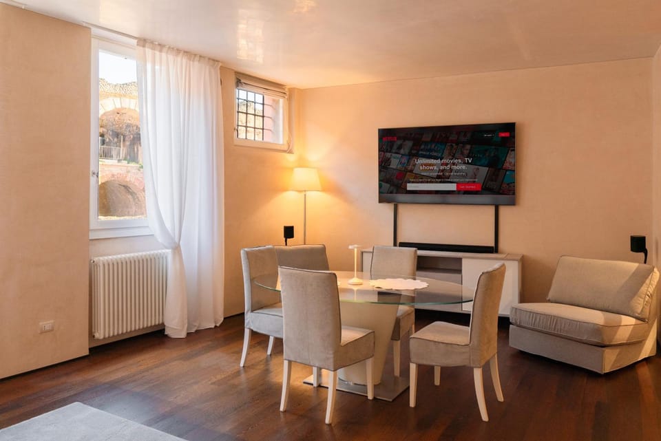 TV and multimedia, Dining area
