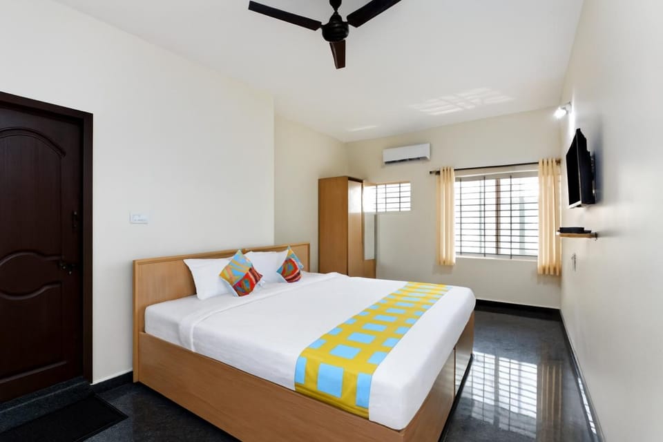 Bed, TV and multimedia, Photo of the whole room, air conditioner
