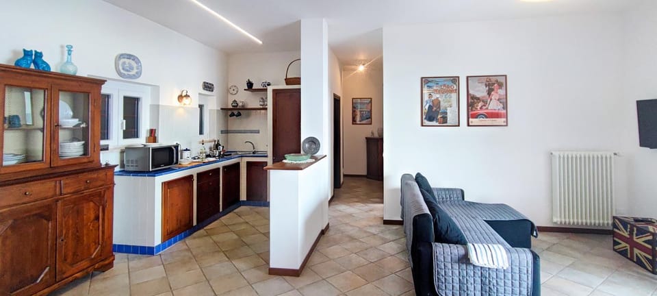 Kitchen or kitchenette, Living room