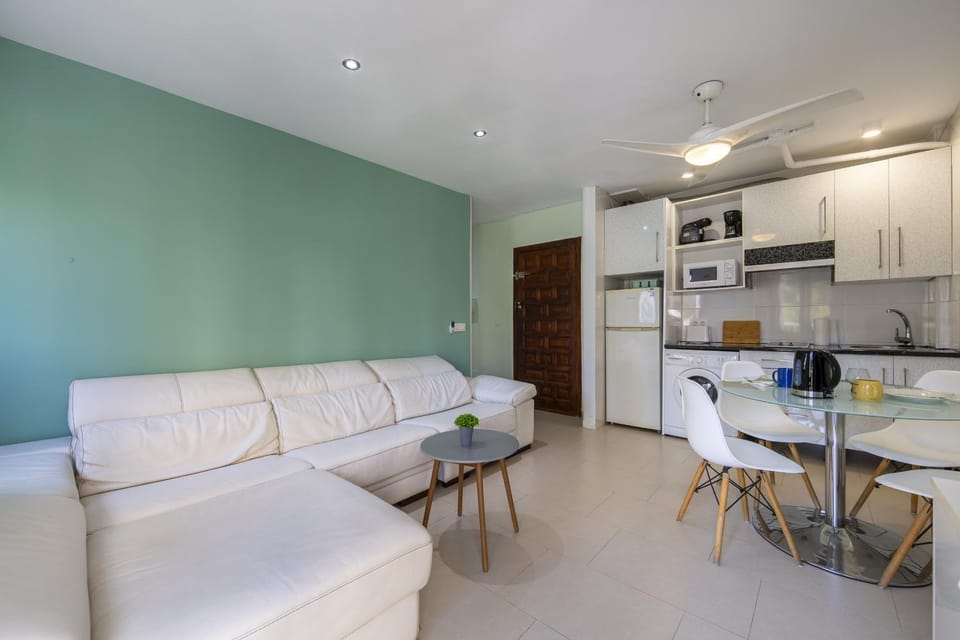 Kitchen or kitchenette, Living room, Dining area, stove