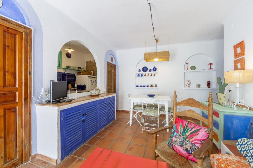 TV and multimedia, Kitchen or kitchenette, Living room, Dining area