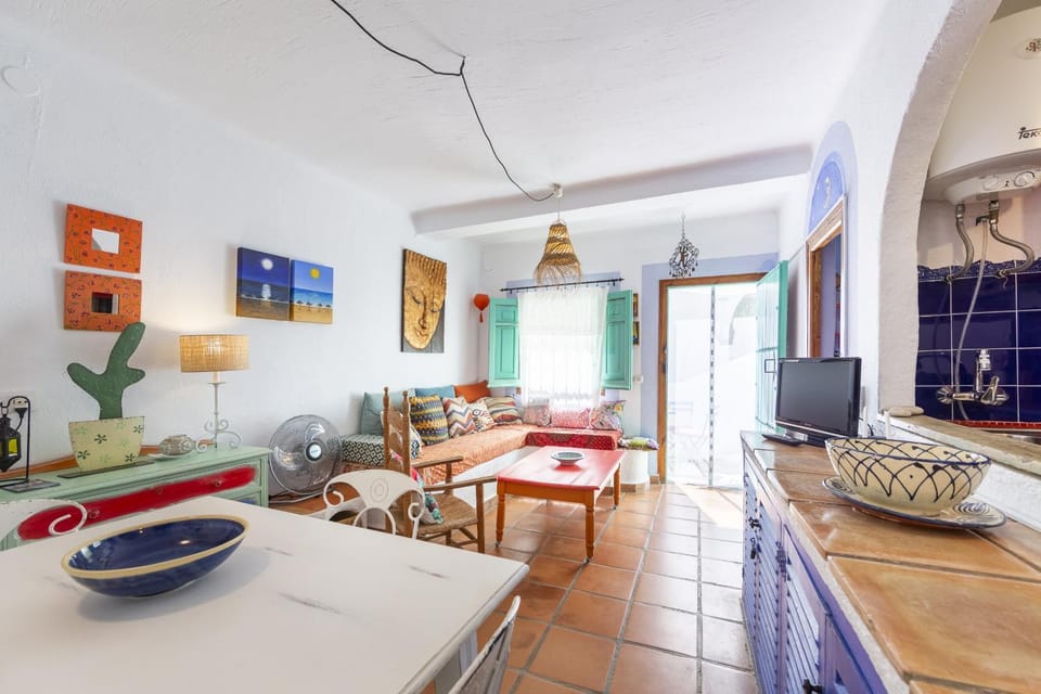 TV and multimedia, Living room, Dining area