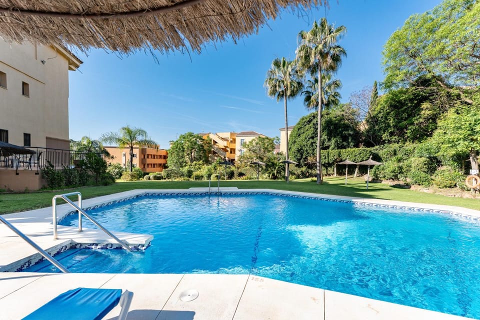 Property building, Day, Garden, Swimming pool, Swimming pool