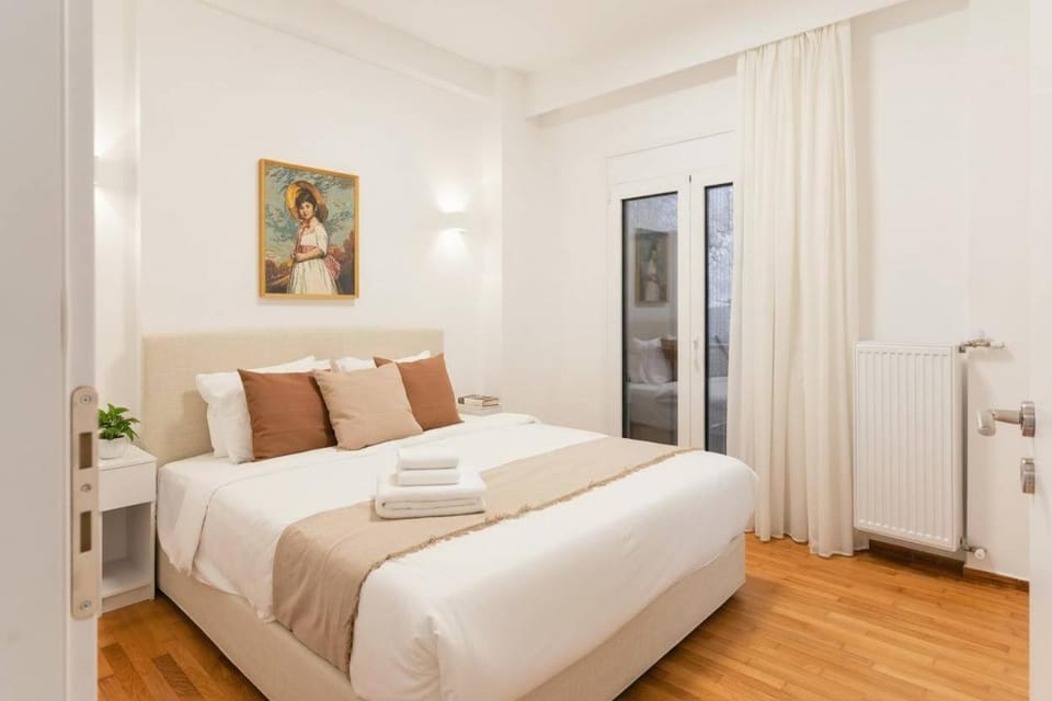 White Harmony - 2BD Apt close to metro Apartment in Athens