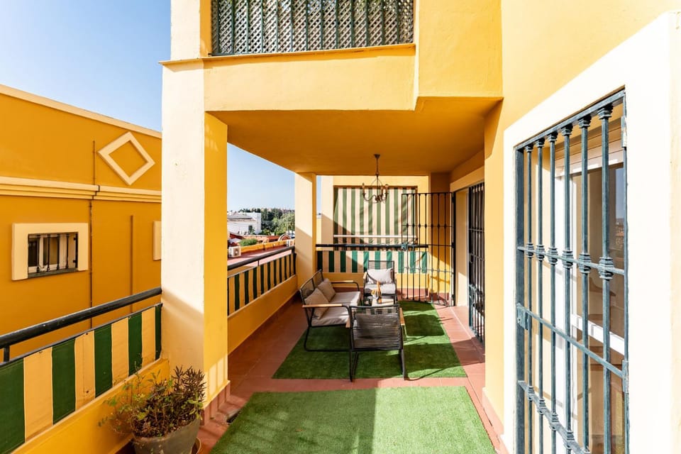 Property building, Patio, Day, Balcony/Terrace, Balcony/Terrace, Dining area