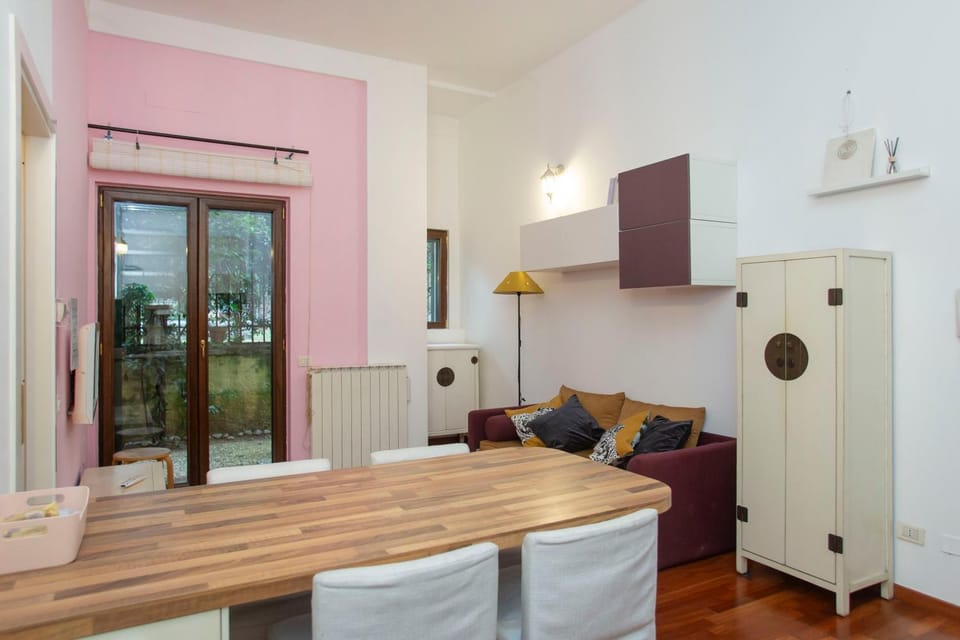 Kitchen or kitchenette, Living room, Seating area, Dining area, internet