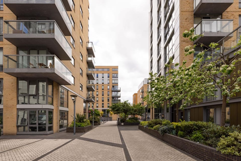 Property building, Spring, Day, Neighbourhood, City view, Street view, Location