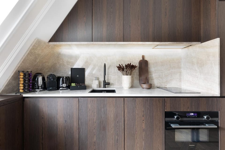 Coffee/tea facilities, Kitchen or kitchenette, stove, toaster