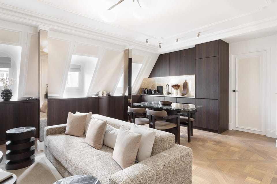 Kitchen or kitchenette, Living room, Seating area, Dining area