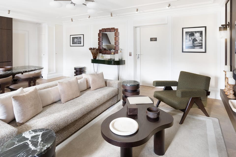Living room, Seating area