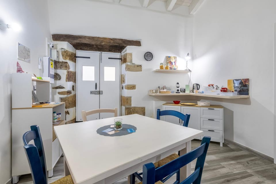 Property building, Kitchen or kitchenette, Living room