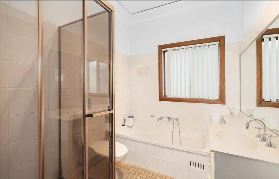 Old Charm Guesthouse Bed and Breakfast in Sydney
