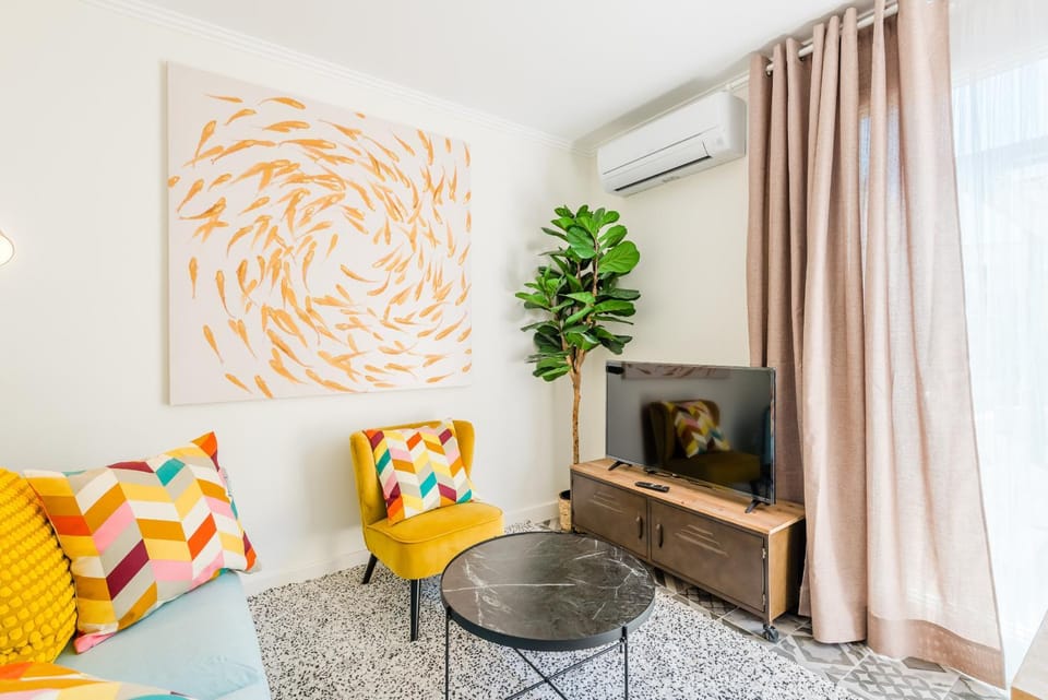 Communal lounge/ TV room, Living room