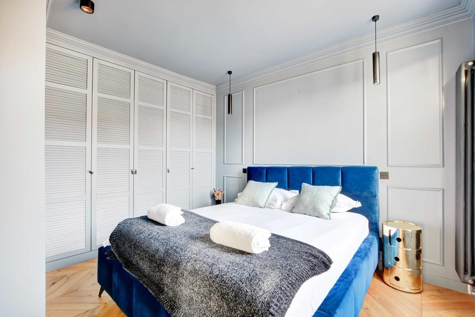 Bedroom, wardrobe