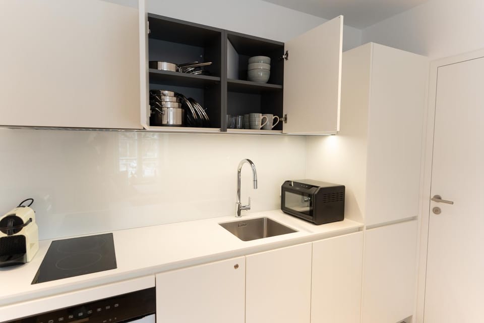 Coffee/tea facilities, Kitchen or kitchenette, minibar, stove